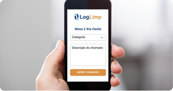 Funcionário seleciona categoria do chamado no celular